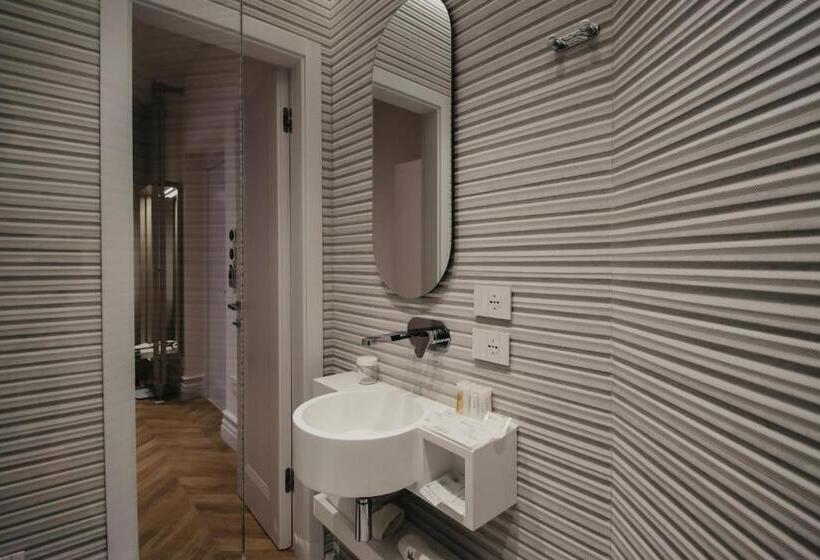 شقة غرفة واحدة, The Crown Boutique Hotel & Spa