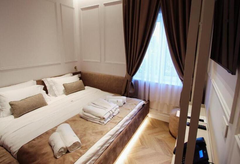 شقة غرفة واحدة, The Crown Boutique Hotel & Spa