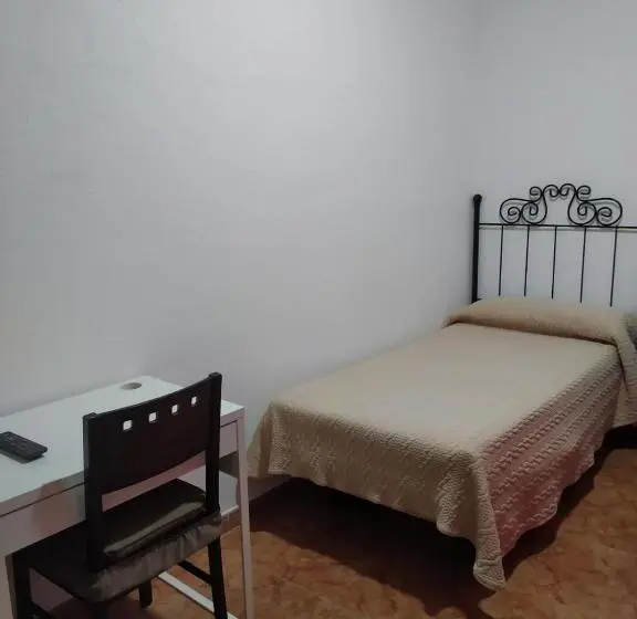 اتاق استاندارد یک تخته با سرویس بهداشتی مشترک, Rooms Los Montes