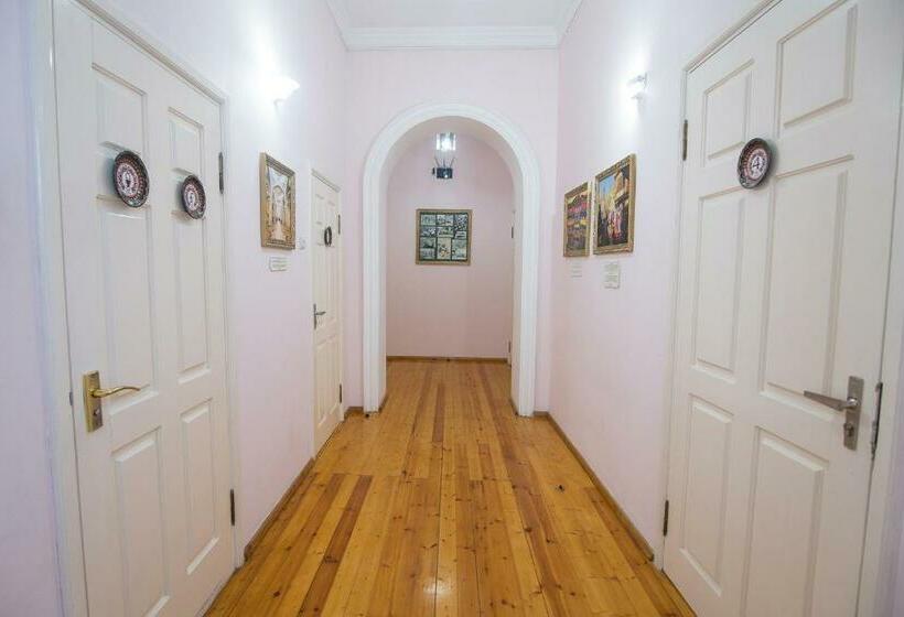 اتاق اکونومی یک تخته, Art Hostel