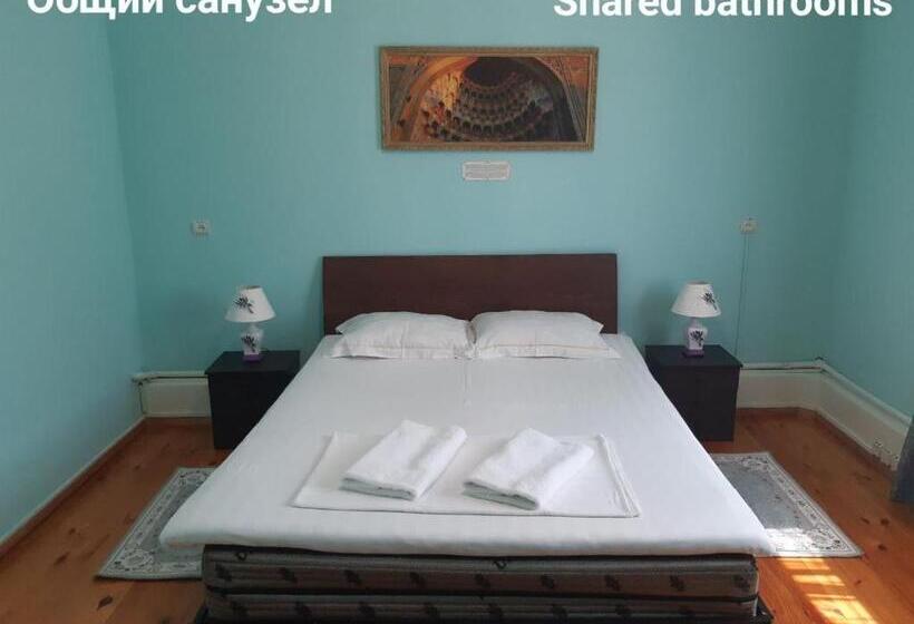 اتاق اکونومی, Art Hostel
