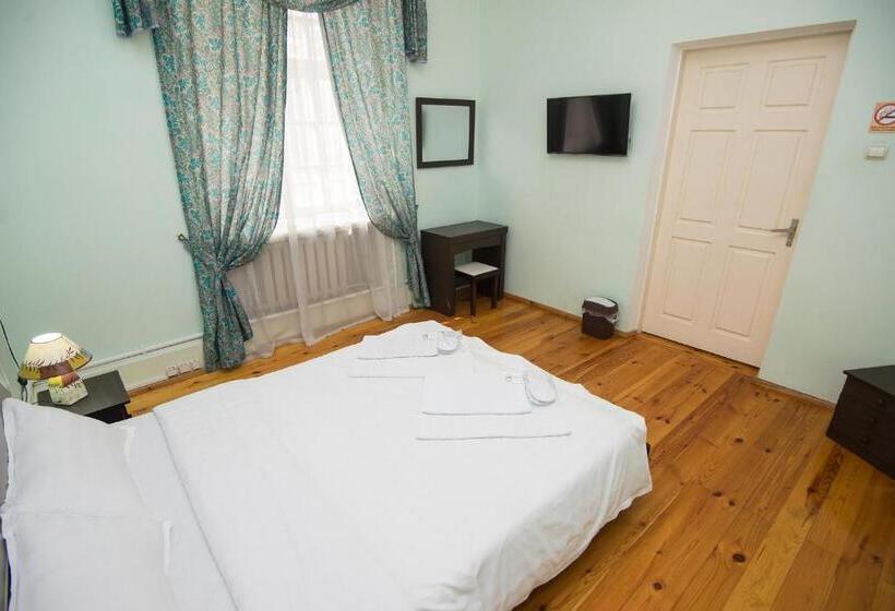 اتاق اکونومی, Art Hostel