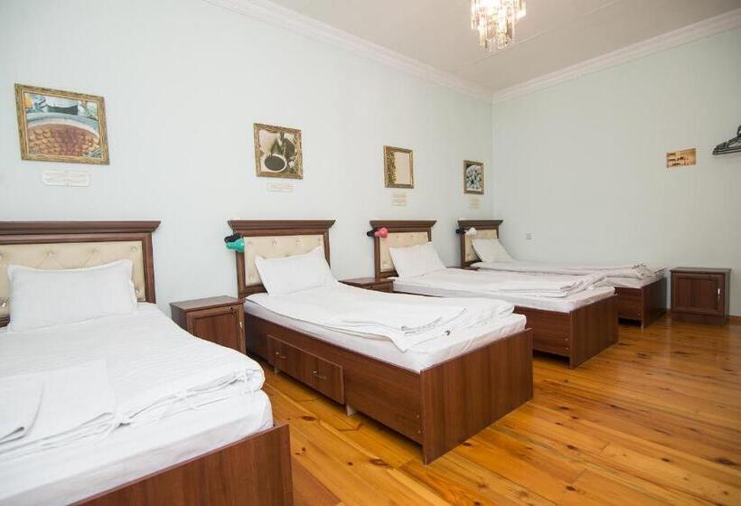 تختخواب در اتاق مشترک, Art Hostel