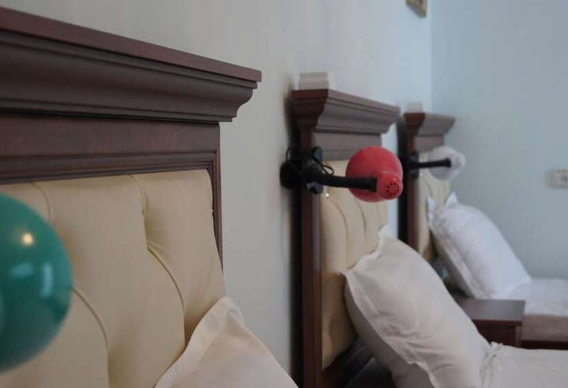 تختخواب در اتاق مشترک, Art Hostel