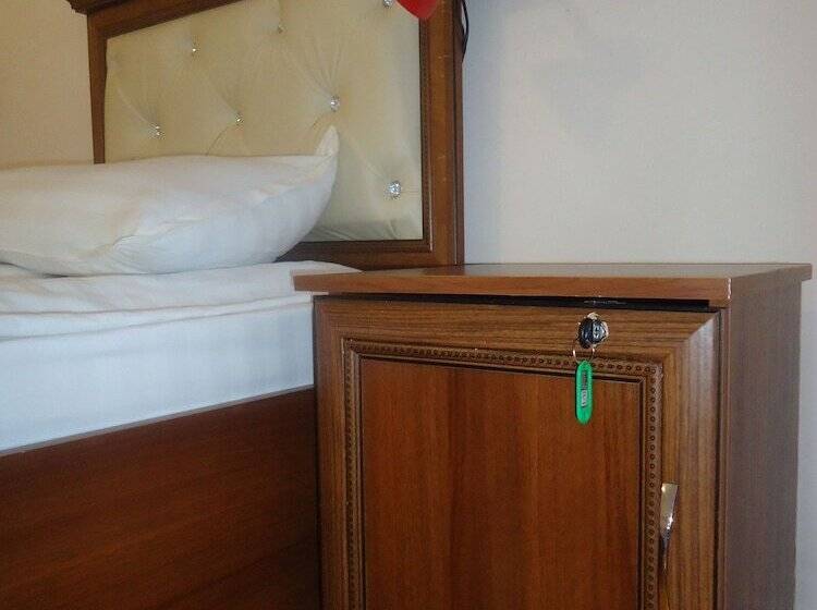 تختخواب در اتاق مشترک, Art Hostel