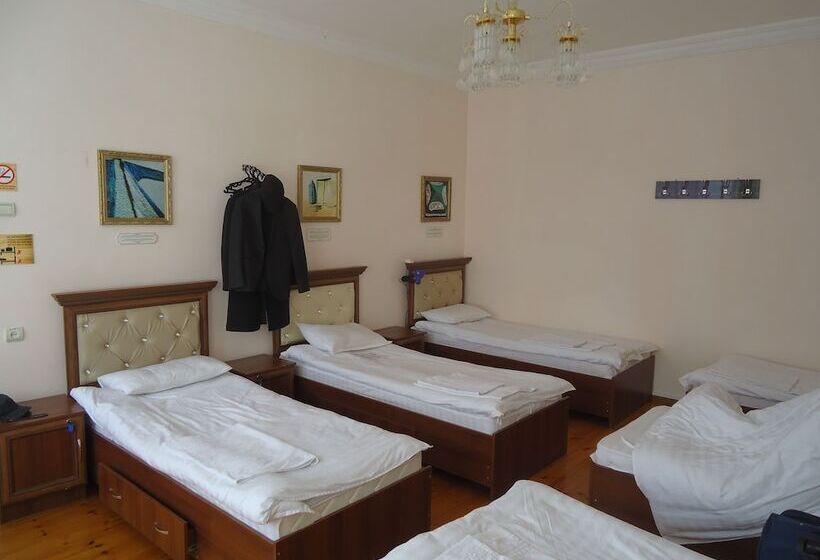 تختخواب در اتاق مشترک, Art Hostel