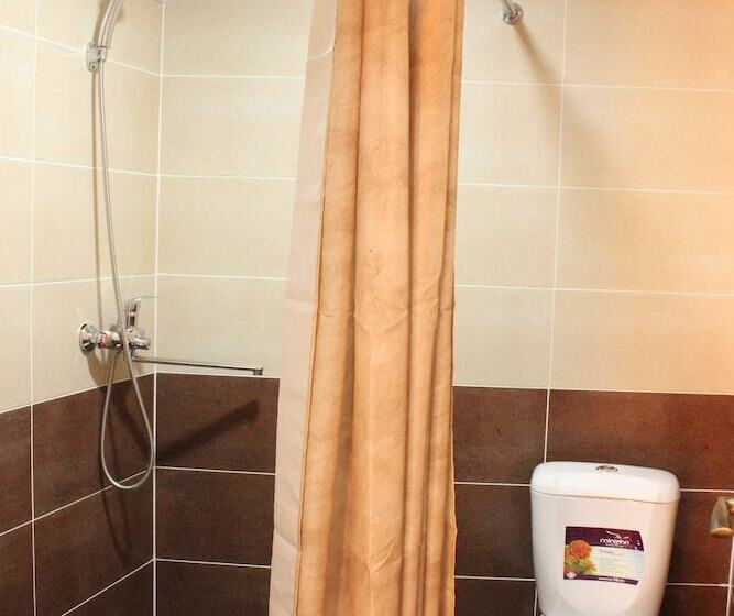 اتاق استاندارد سه نفره, Green House Hostel