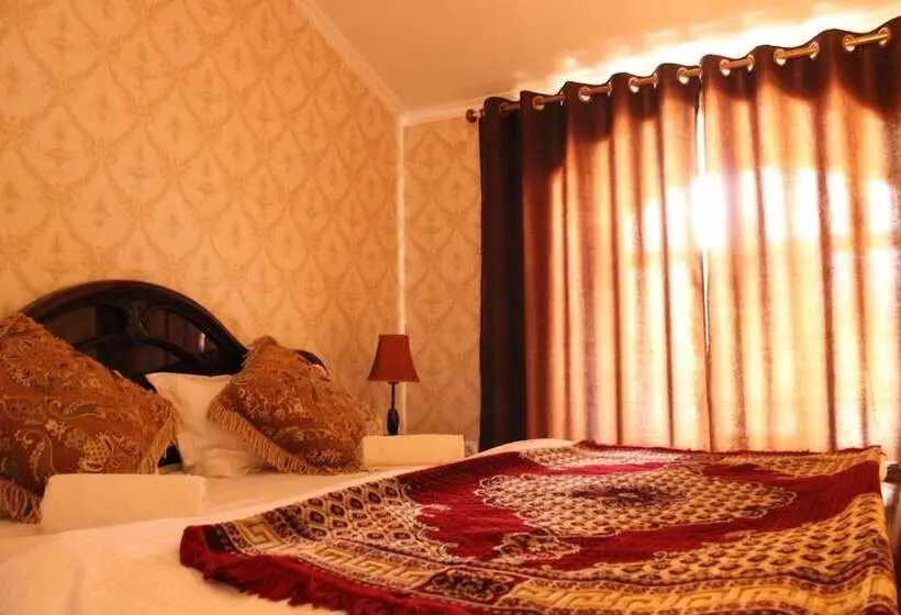 اتاق استاندارد سه نفره, Green House Hostel