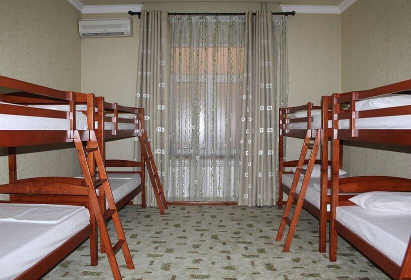 تختخواب در اتاق مشترک, Green House Hostel
