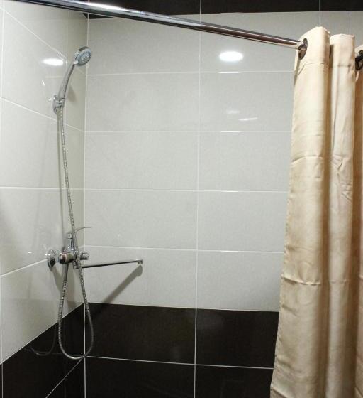 اتاق استاندارد سه نفره, Green House Hostel