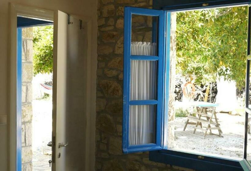 Standard Szoba Megosztott Fürdővel, Himara Hostel