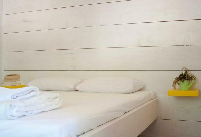 Standard Szoba Megosztott Fürdővel, Himara Hostel