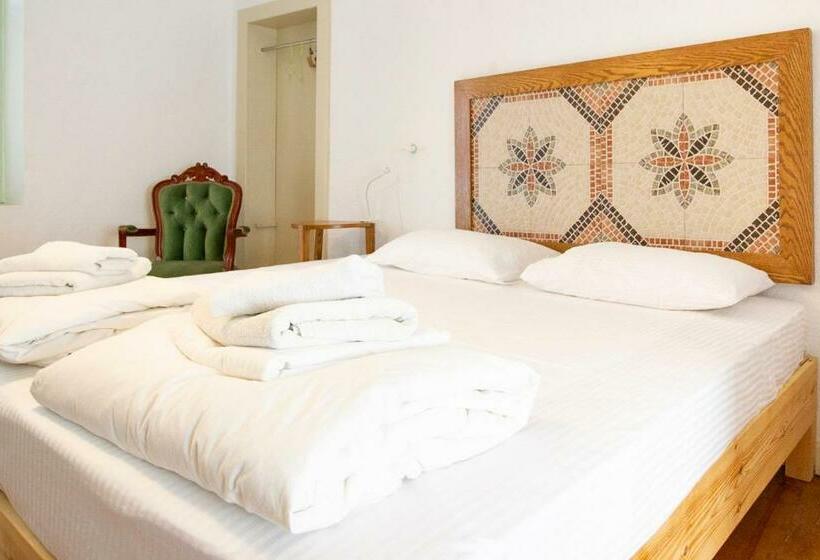 Deluxe Szoba, Himara Hostel