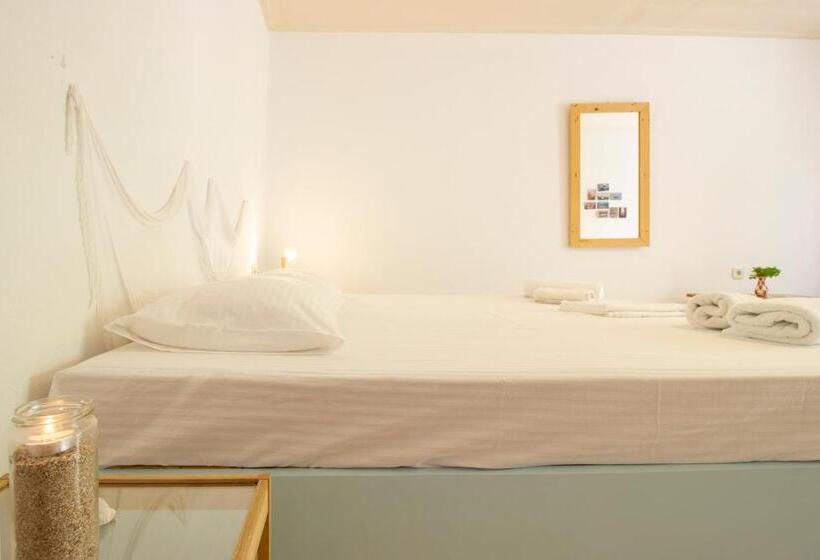 Standard Szoba Terasszal, Himara Hostel