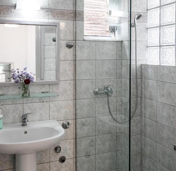 Deluxe Szoba, Himara Hostel