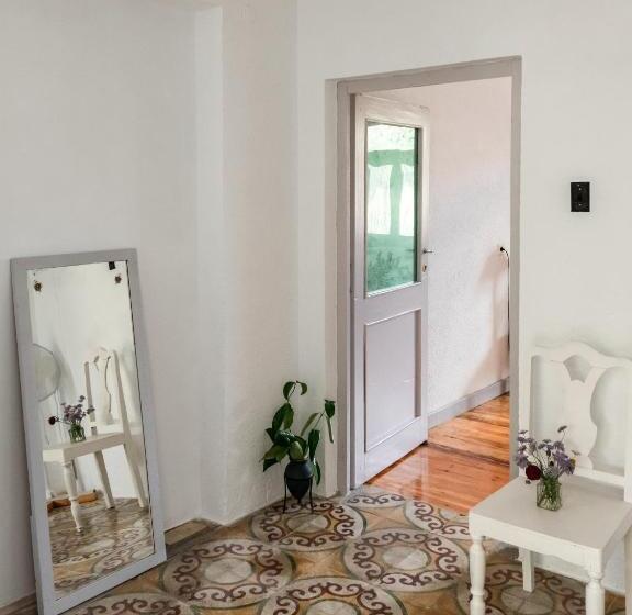 Deluxe Szoba, Himara Hostel