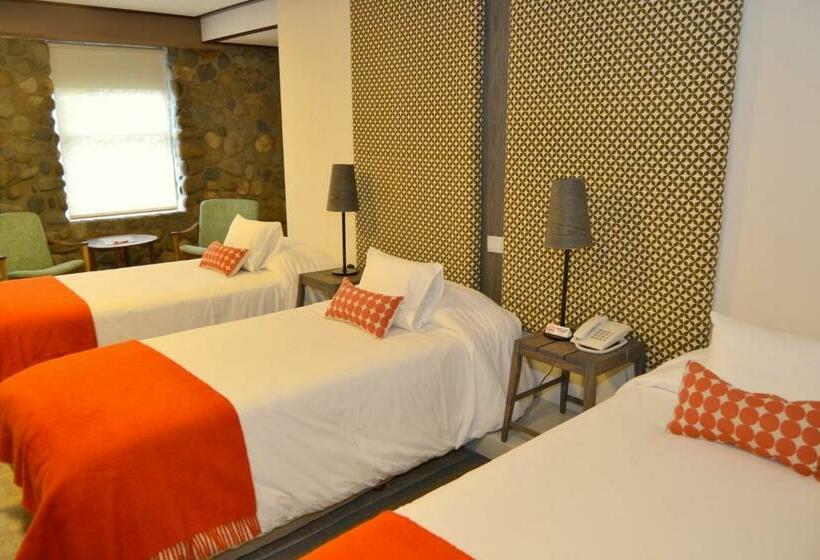 غرفة قياسية ثلاثية, Aca El Calafate