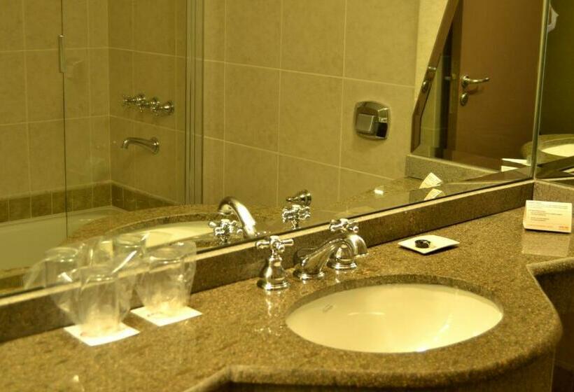 غرفة قياسية ثلاثية, Aca El Calafate