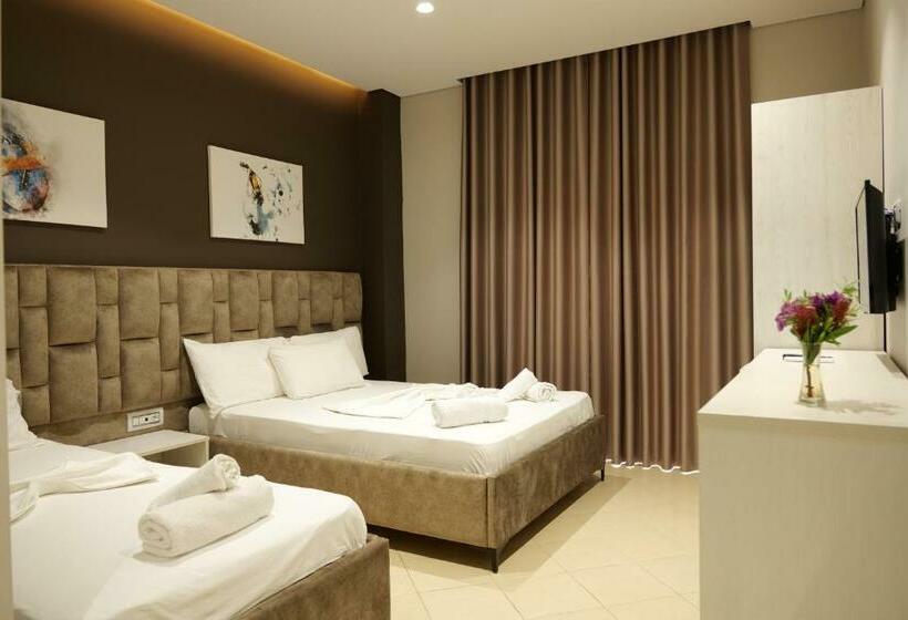 اتاق استاندارد سه تخته با بالکن, Alpha