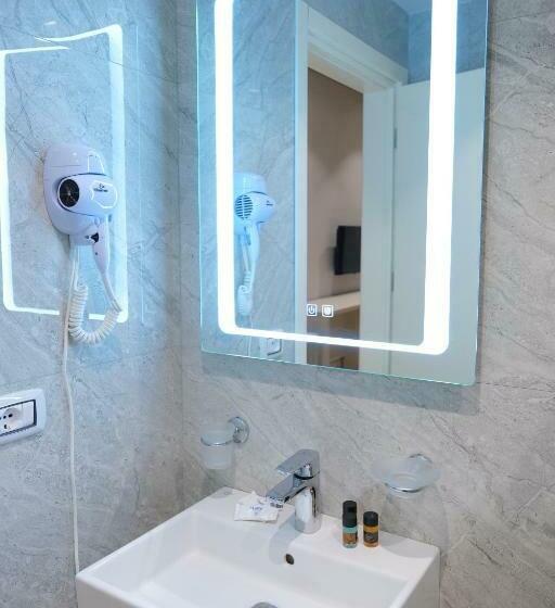 اتاق استاندارد سه تخته با بالکن, Alpha