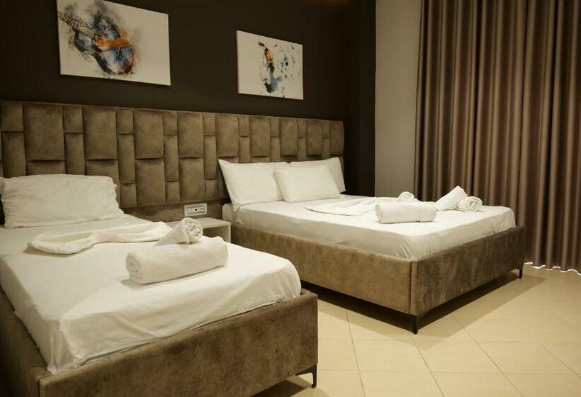 اتاق استاندارد سه تخته با بالکن, Alpha