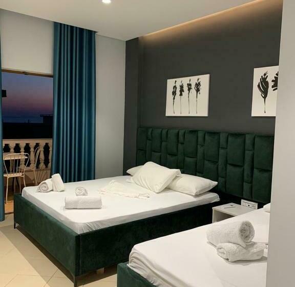 اتاق استاندارد سه تخته با بالکن, Alpha