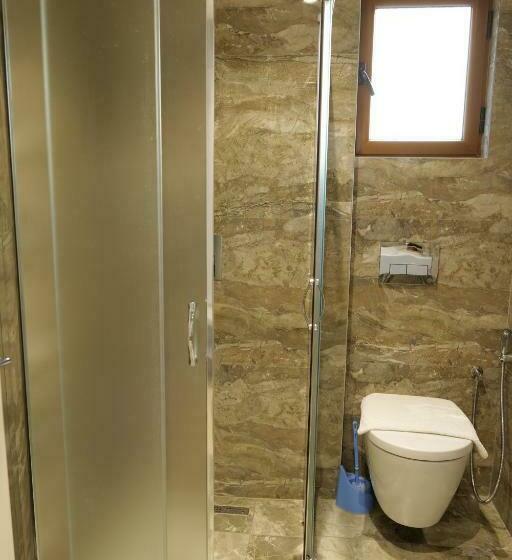 اتاق استاندارد سه تخته با بالکن, Alpha