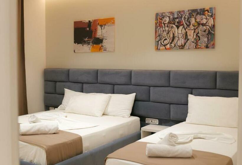 اتاق استاندارد سه تخته با بالکن, Alpha