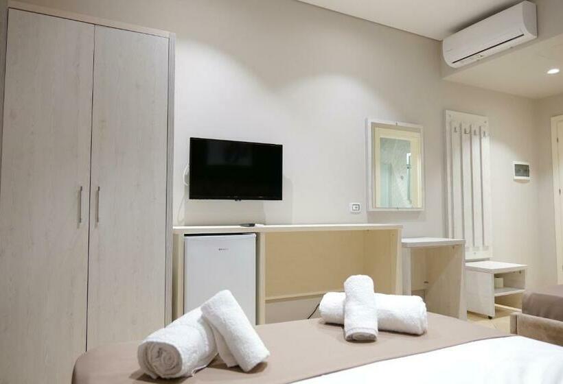 اتاق استاندارد سه تخته با بالکن, Alpha