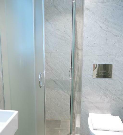 اتاق استاندارد سه تخته با بالکن, Alpha