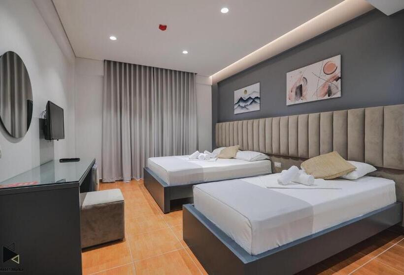 اتاق استاندارد سه تخته با بالکن, Alpha