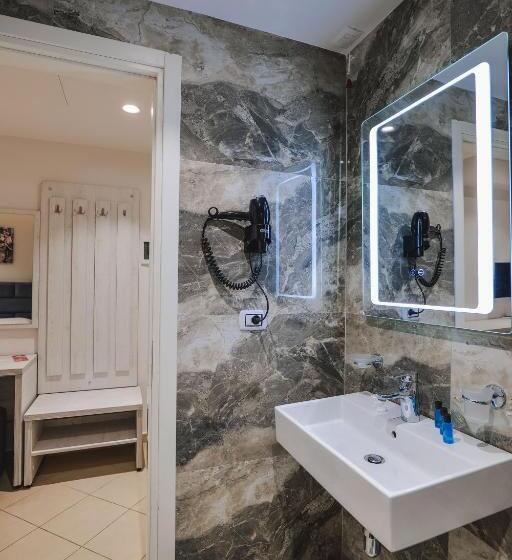 اتاق لوکس چهار تخته, Alpha