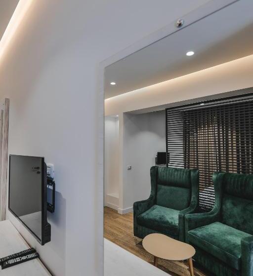 اتاق لوکس چهار تخته, Alpha