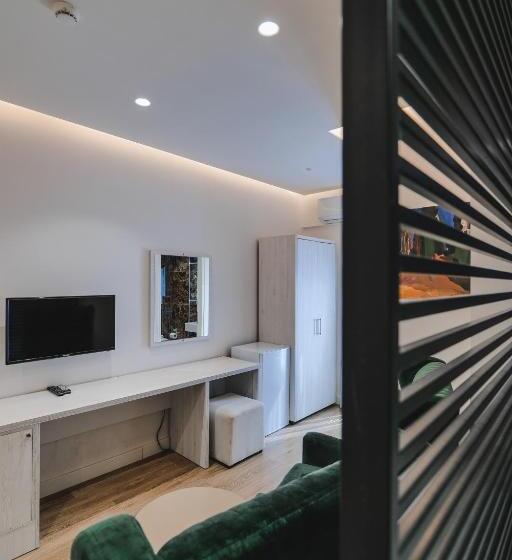 اتاق لوکس چهار تخته, Alpha