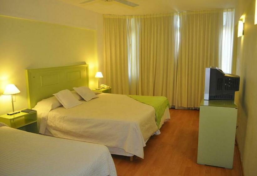 侧面海景标准三人间, Golf Internacional