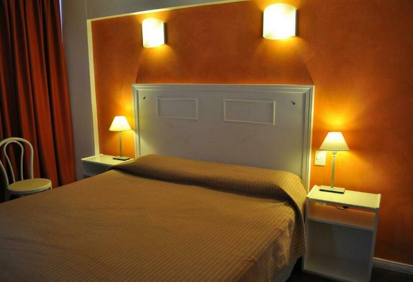 高级房间侧面带海景, Golf Internacional