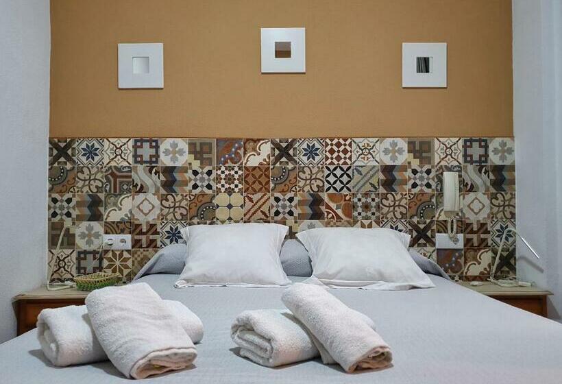 Quarto Estandar Primeiro Andar, Hostal Canalejas