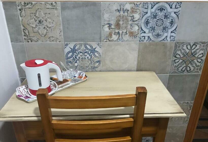 Quarto Estandar Individual, Hostal Canalejas