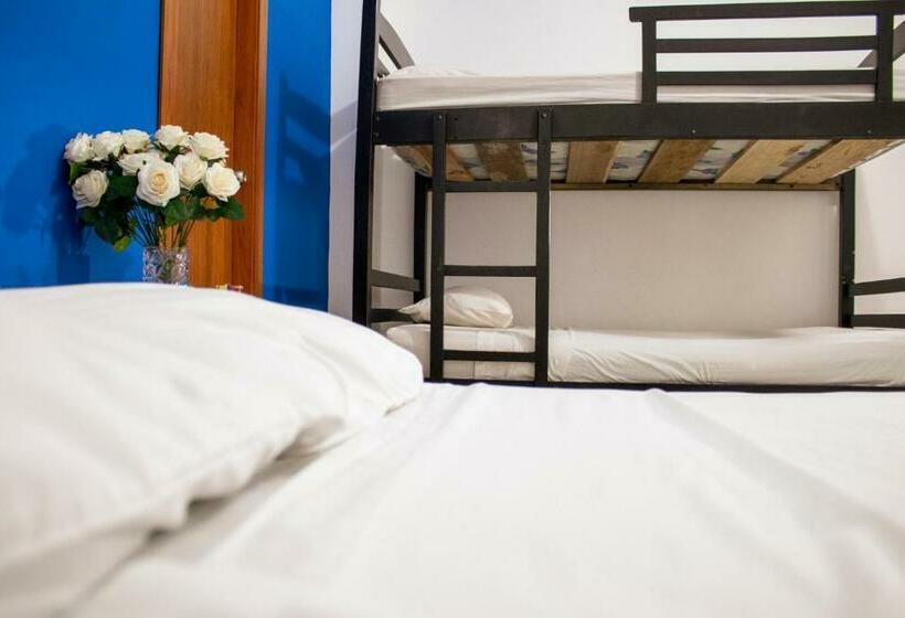 غرفة قياسية رباعية, Isabella