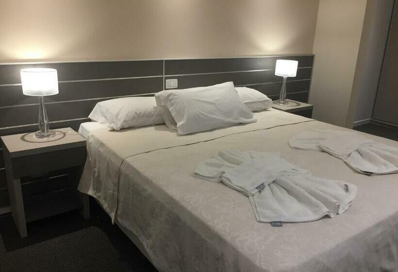 デラックスルーム, La Posta