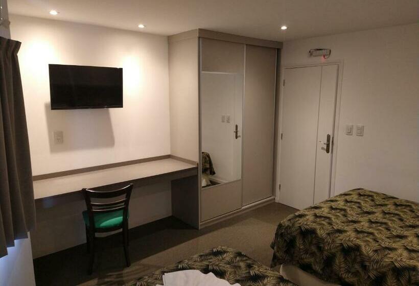 スタンダードルーム, La Posta