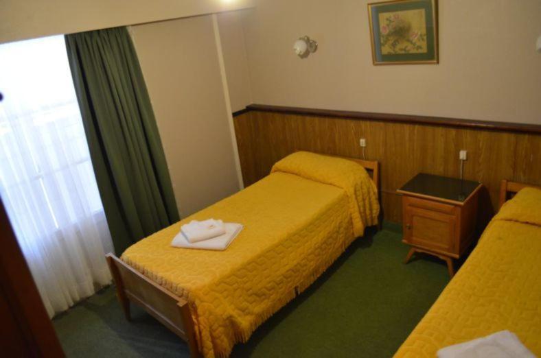 이코노미 룸, Palace