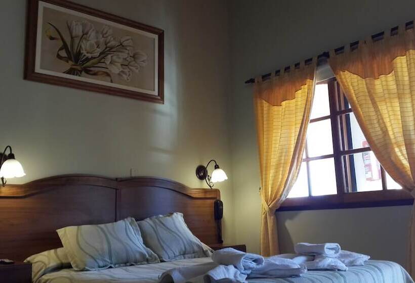 חדר לארבעה סטנדרטי עם מרפסת, Posada Del Infinito