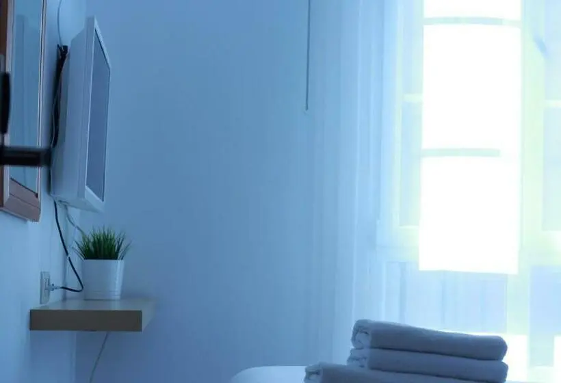 اتاق استاندارد با سرویس بهداشتی مشترک, Zubia Urban Rooms
