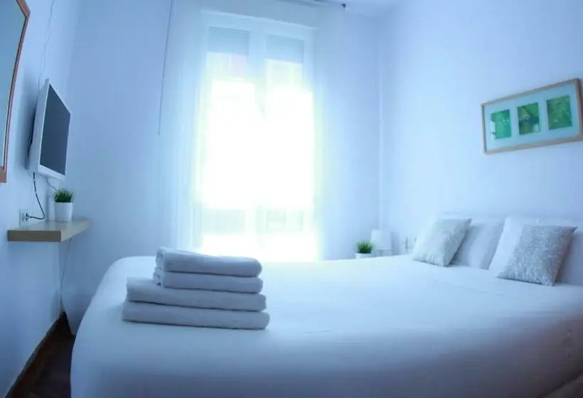اتاق استاندارد با سرویس بهداشتی مشترک, Zubia Urban Rooms