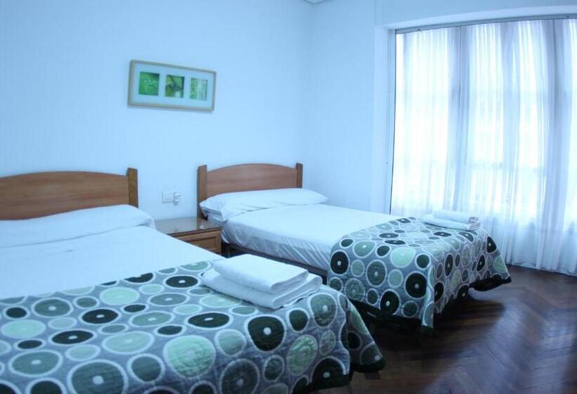 バスルーム共有のトリプルスタンダード, Zubia Urban Rooms