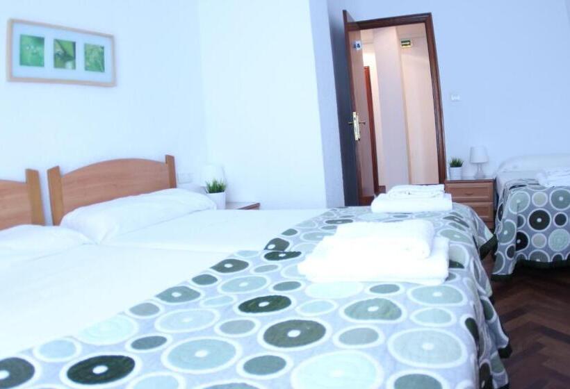 バスルーム共有のトリプルスタンダード, Zubia Urban Rooms