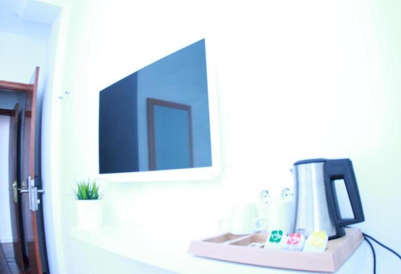 バスルーム共有のトリプルスタンダード, Zubia Urban Rooms