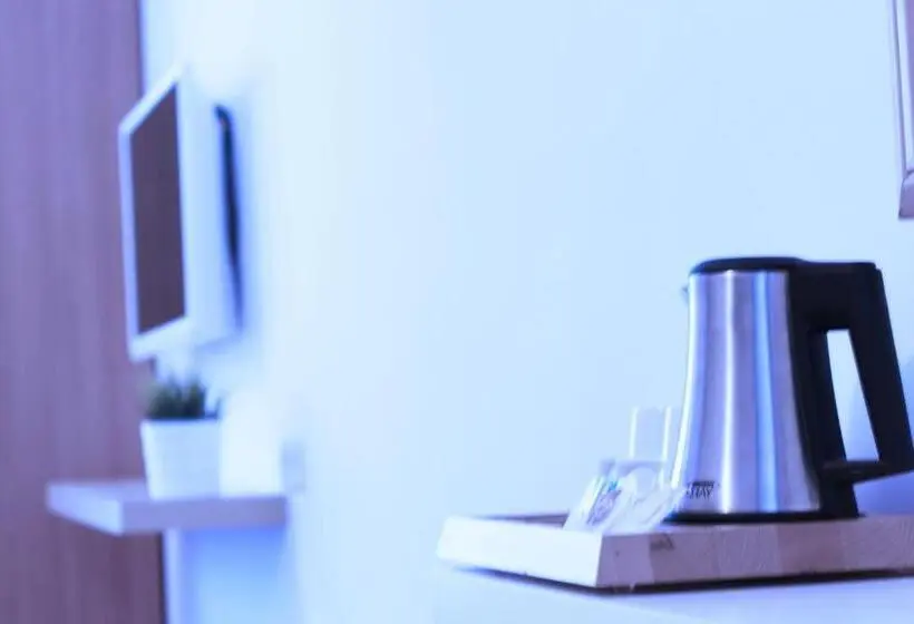 اتاق خانوادگی با سرویس بهداشتی مشترک, Zubia Urban Rooms