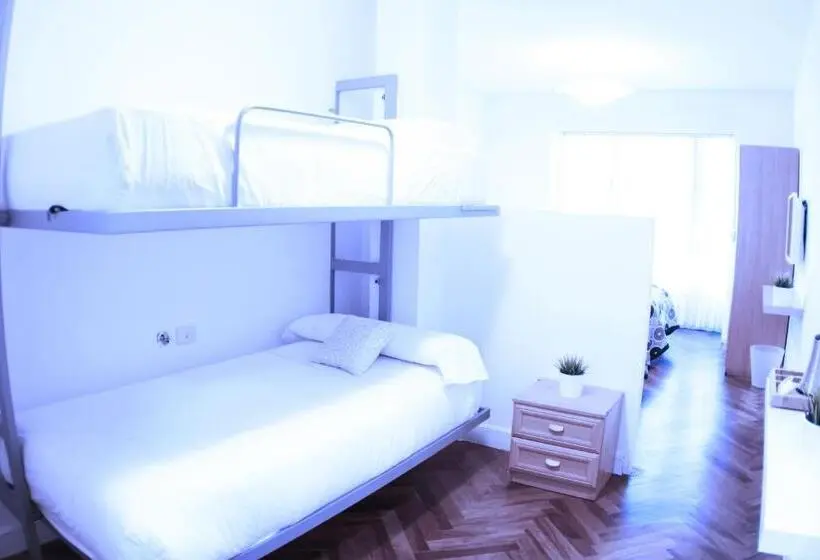 اتاق خانوادگی با سرویس بهداشتی مشترک, Zubia Urban Rooms